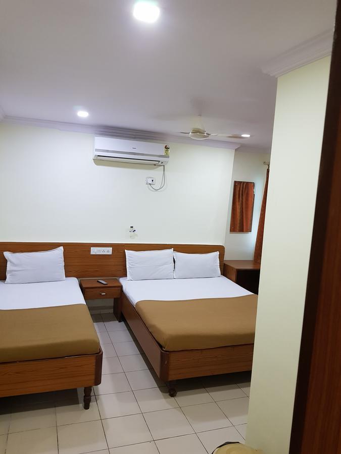 Hotel Super Мумбай Екстериор снимка