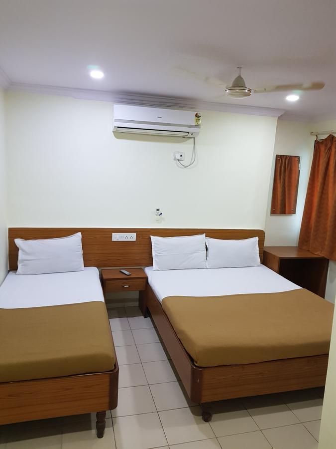 Hotel Super Мумбай Екстериор снимка