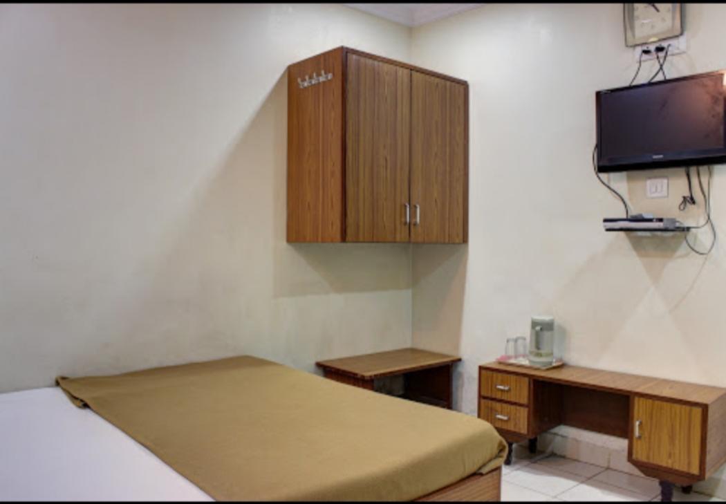 Hotel Super Мумбай Екстериор снимка