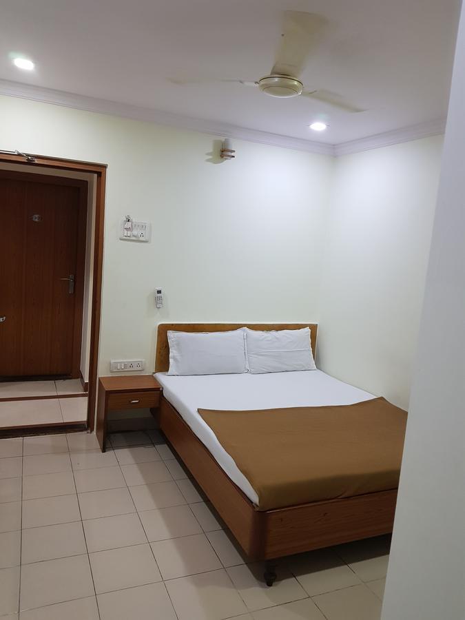 Hotel Super Мумбай Екстериор снимка